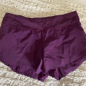Light weight runner shorts Lululemon